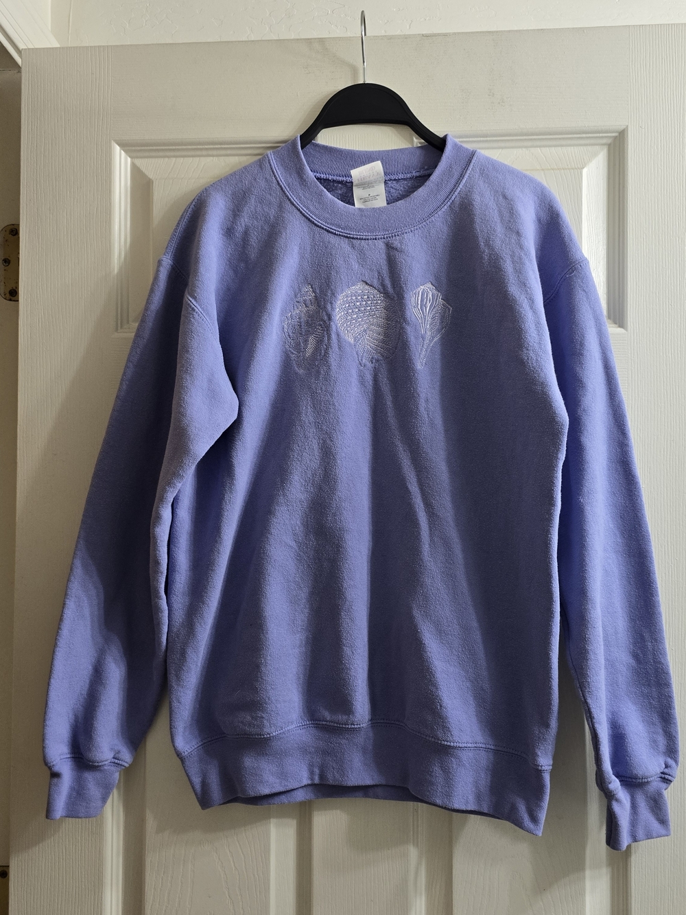 Vintage Gildan Lavender Crewneck Sweatshirt with Shell Embroidery